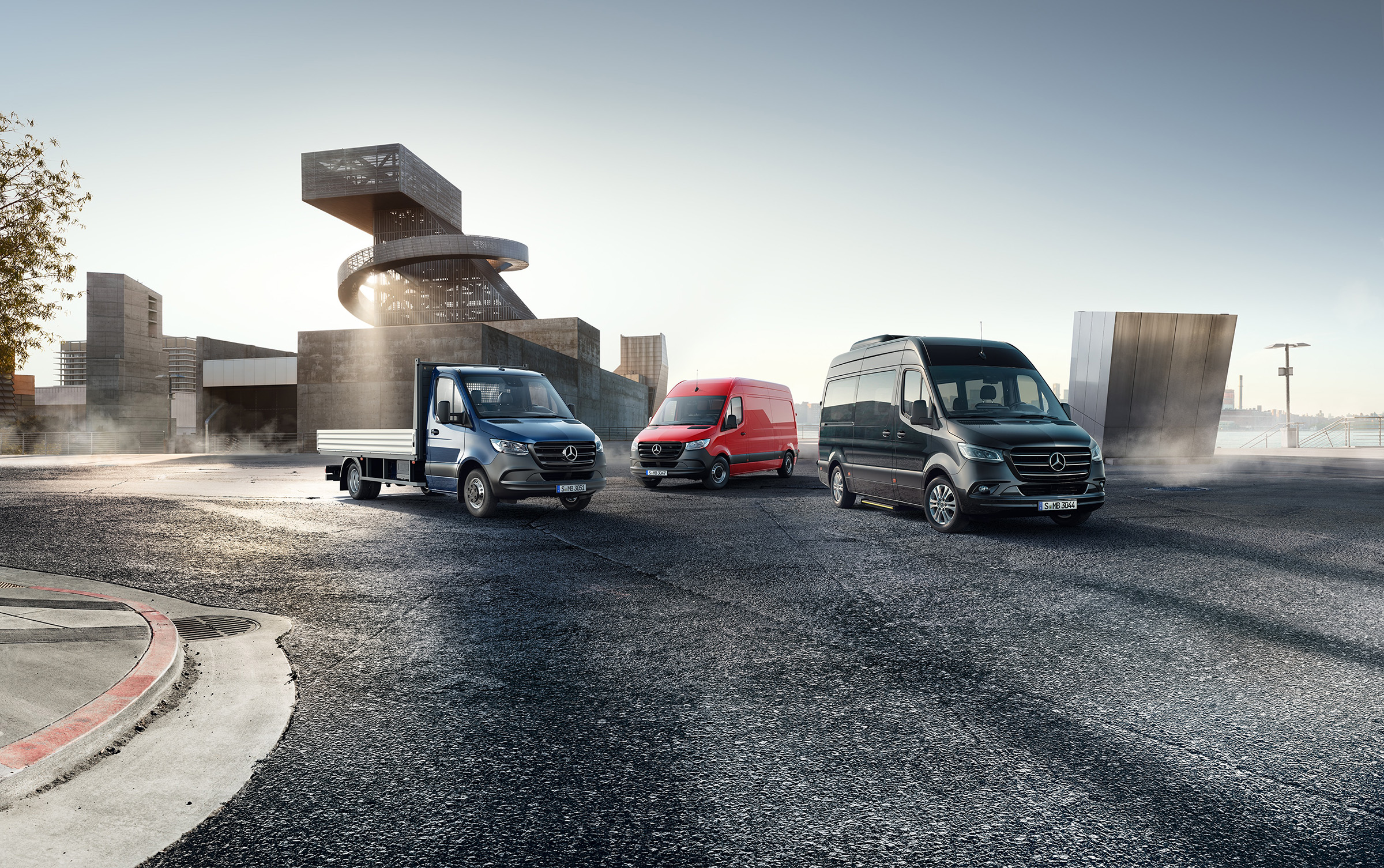 Gamme Sprinter | Tous les modèles Sprinter | Utilitaires légers Mercedes-Benz La gamme de Mercedes-Benz Sprinter dans un décor urbain, au style futuriste