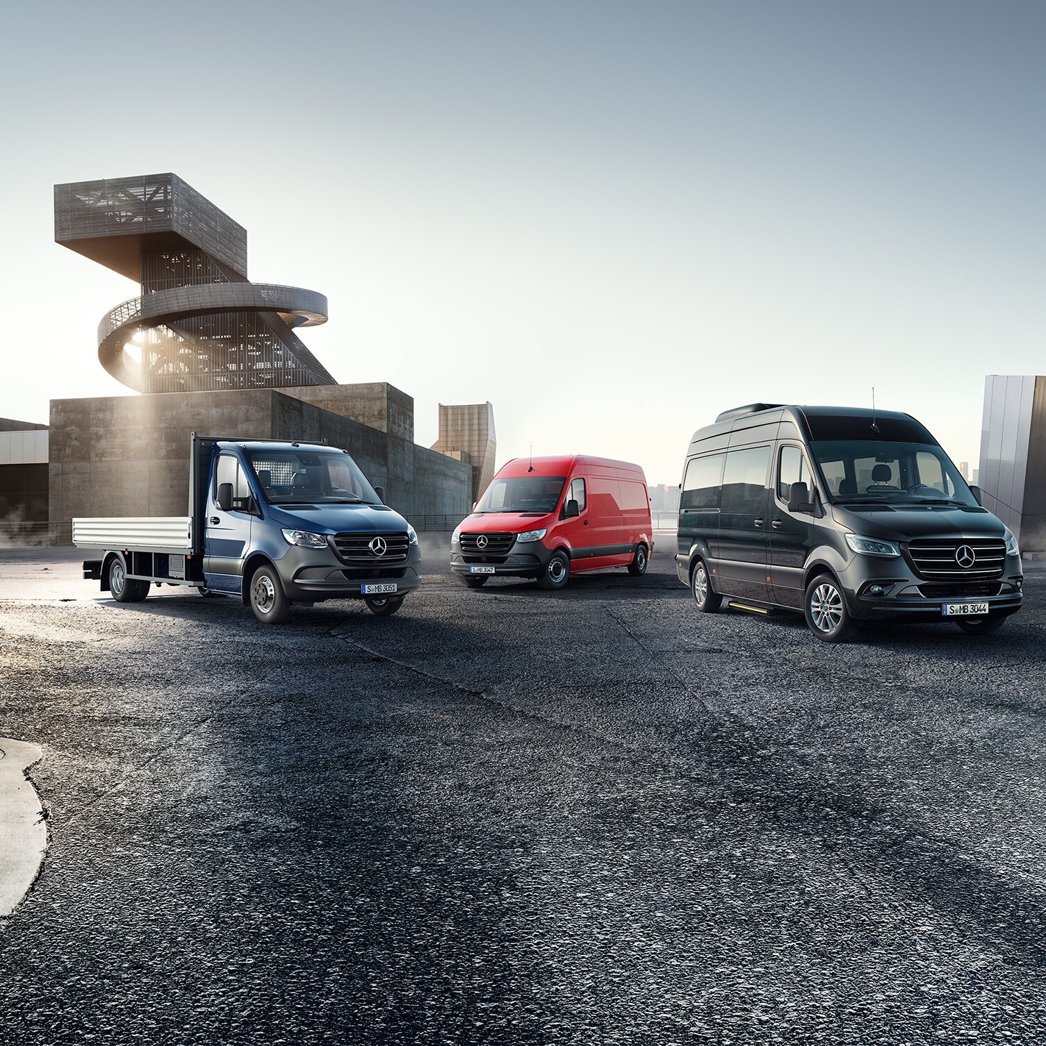 La gamma di furgoni Mercedes-Benz Sprinter in un contesto urbano, dall’aspetto futuristico