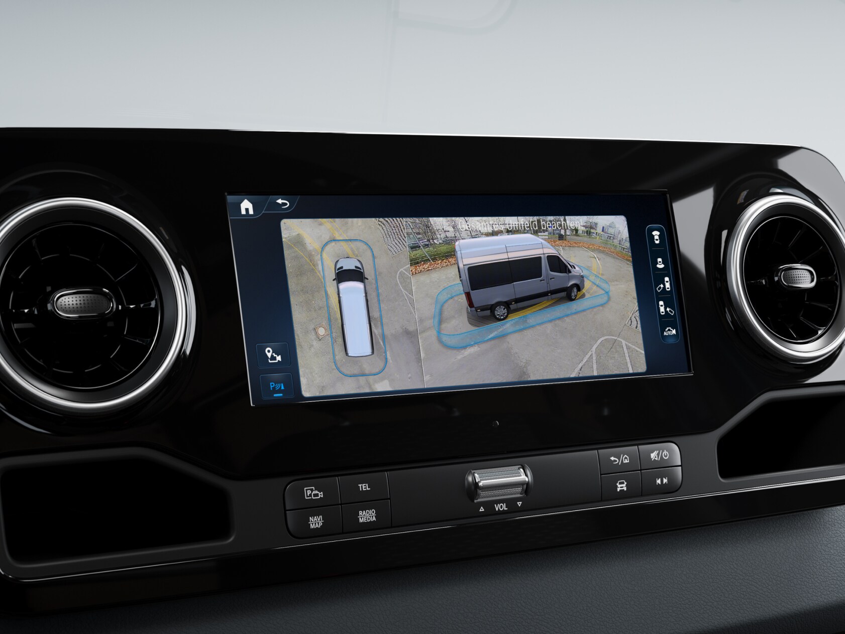 La 3D Surround View nel sistema multimediale MBUX di un veicolo commerciale Mercedes-Benz.