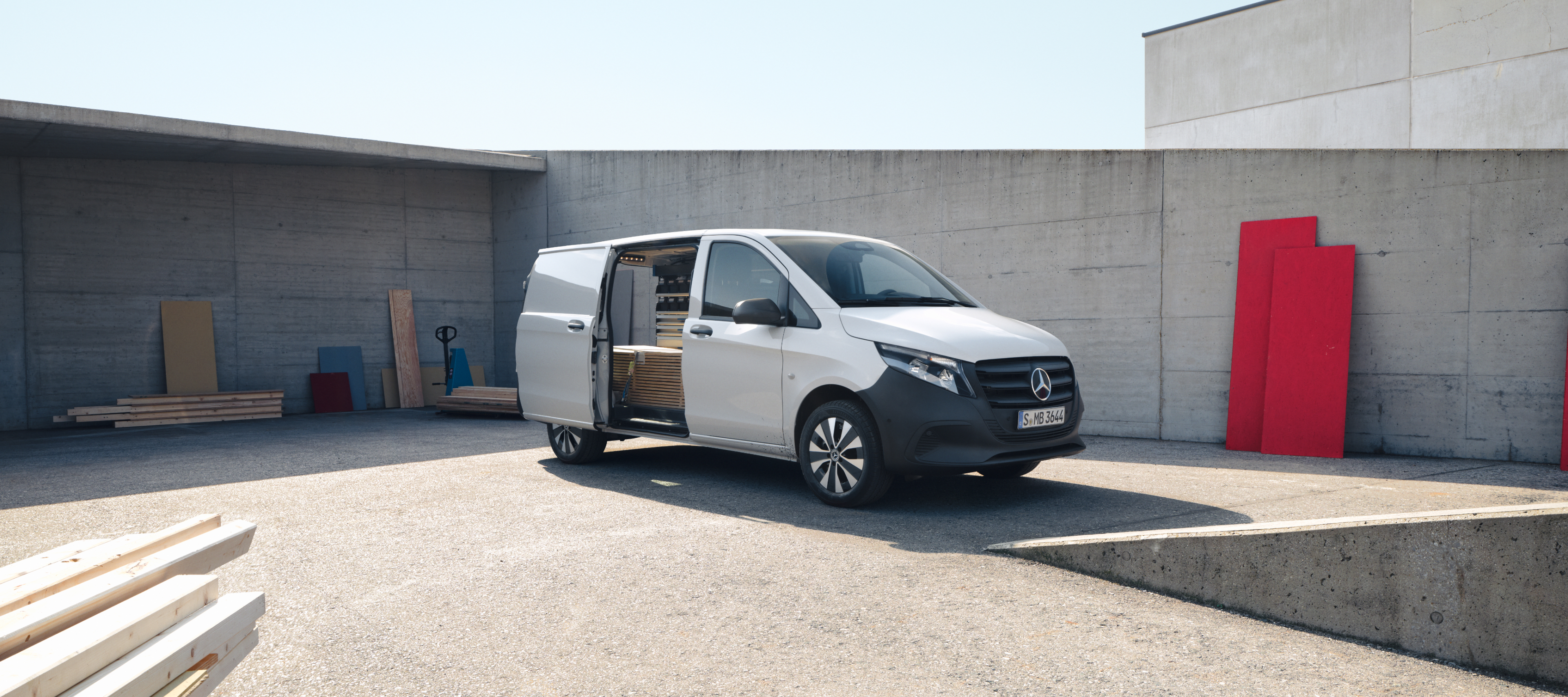 Veicoli a confronto | Vito Furgone | Mercedes-Benz Mercedes-Benz Vito Furgone in un cantiere.