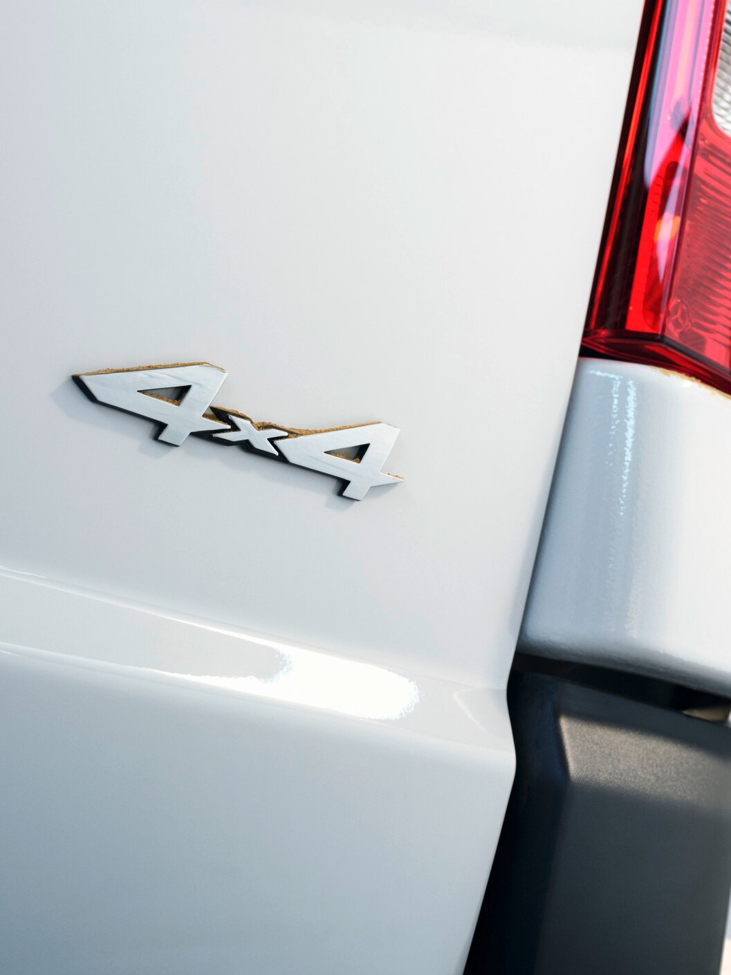 Vista posteriore di Vito Furgone con targhetta 4x4..