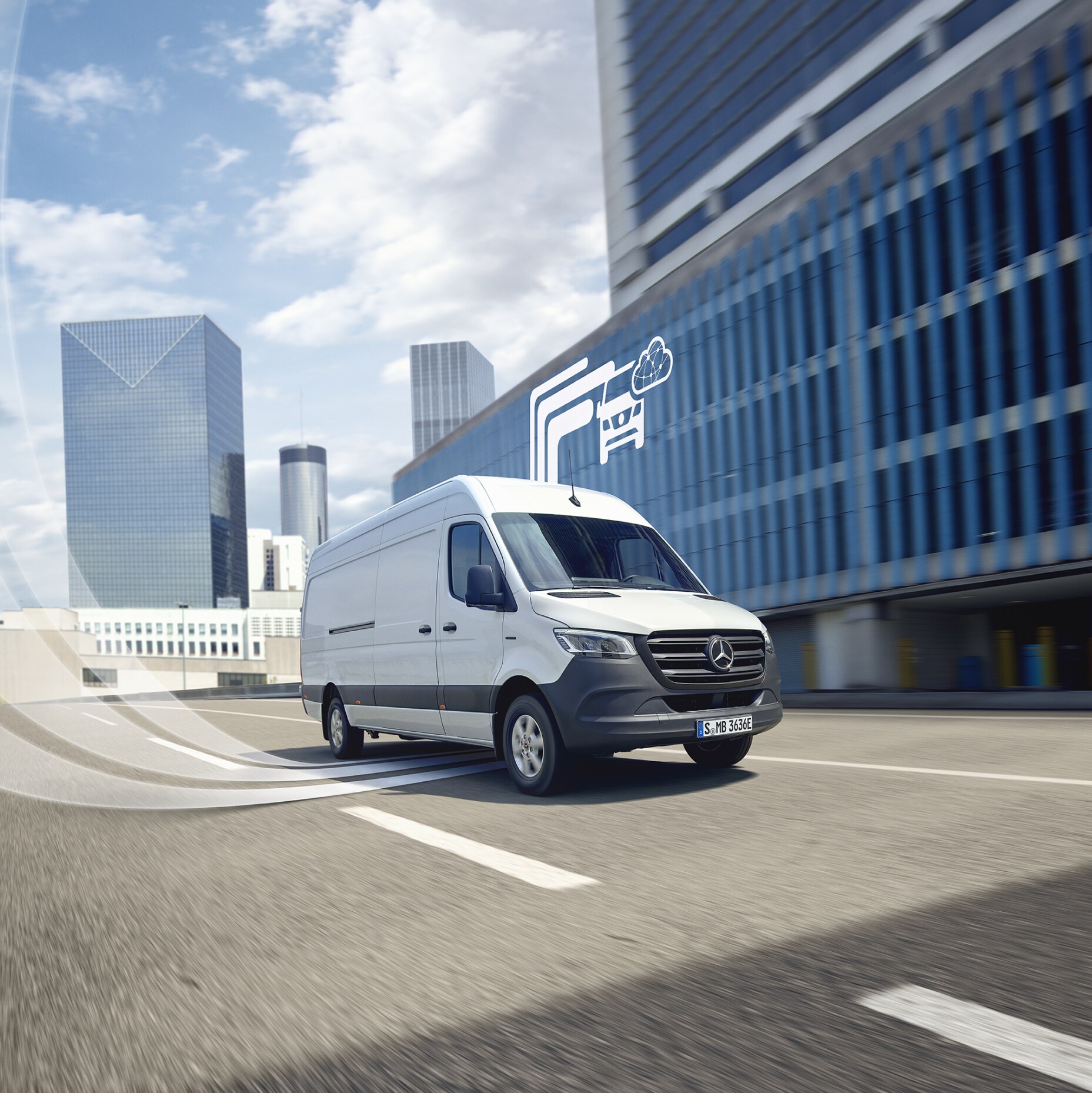 Utilitaire Mercedes-Benz avec représentation des offres digitales.