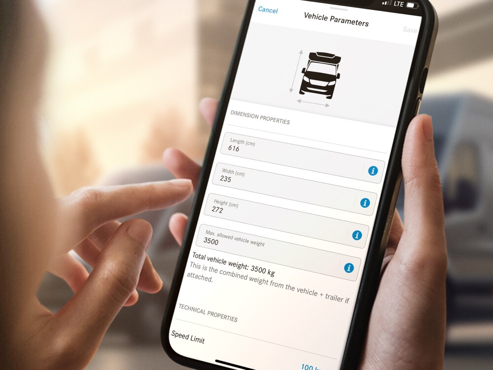 Graphical view of the vehicle dimensions in the Mercedes-Benz App on a smartphone.