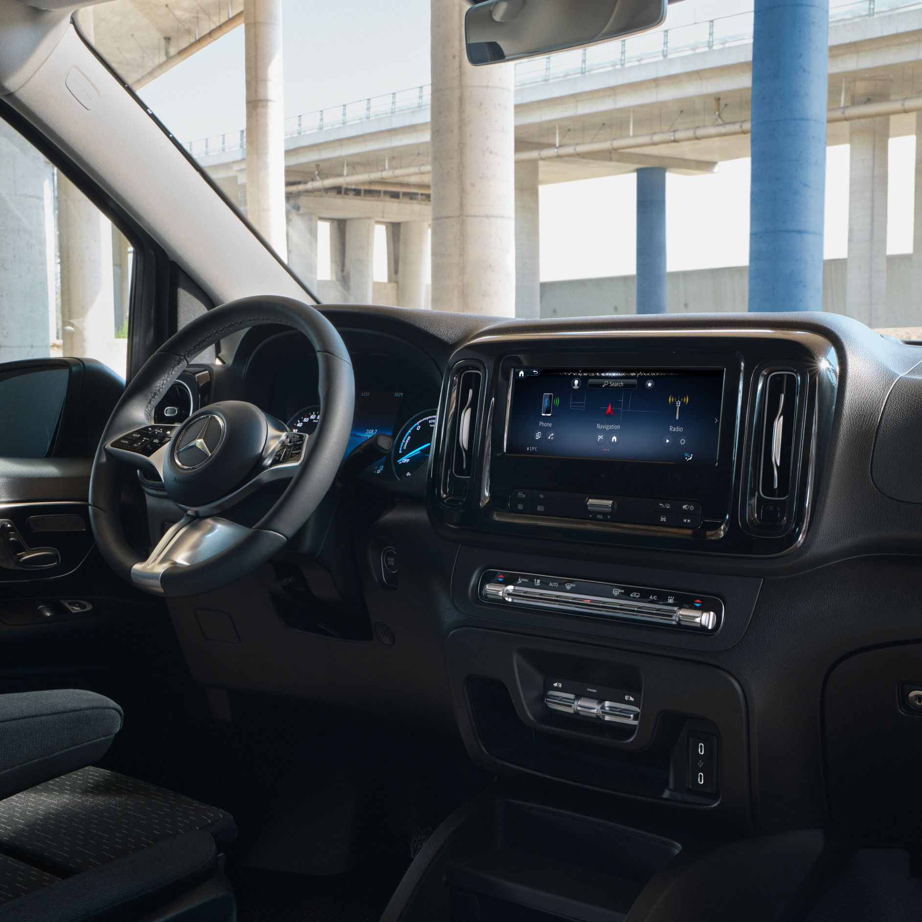 Hey Mercedes | Digital Extras | Mercedes-Benz The Hey Mercedes Digital Extra in the MBUX multimedia system in the Mercedes-Benz eVito.