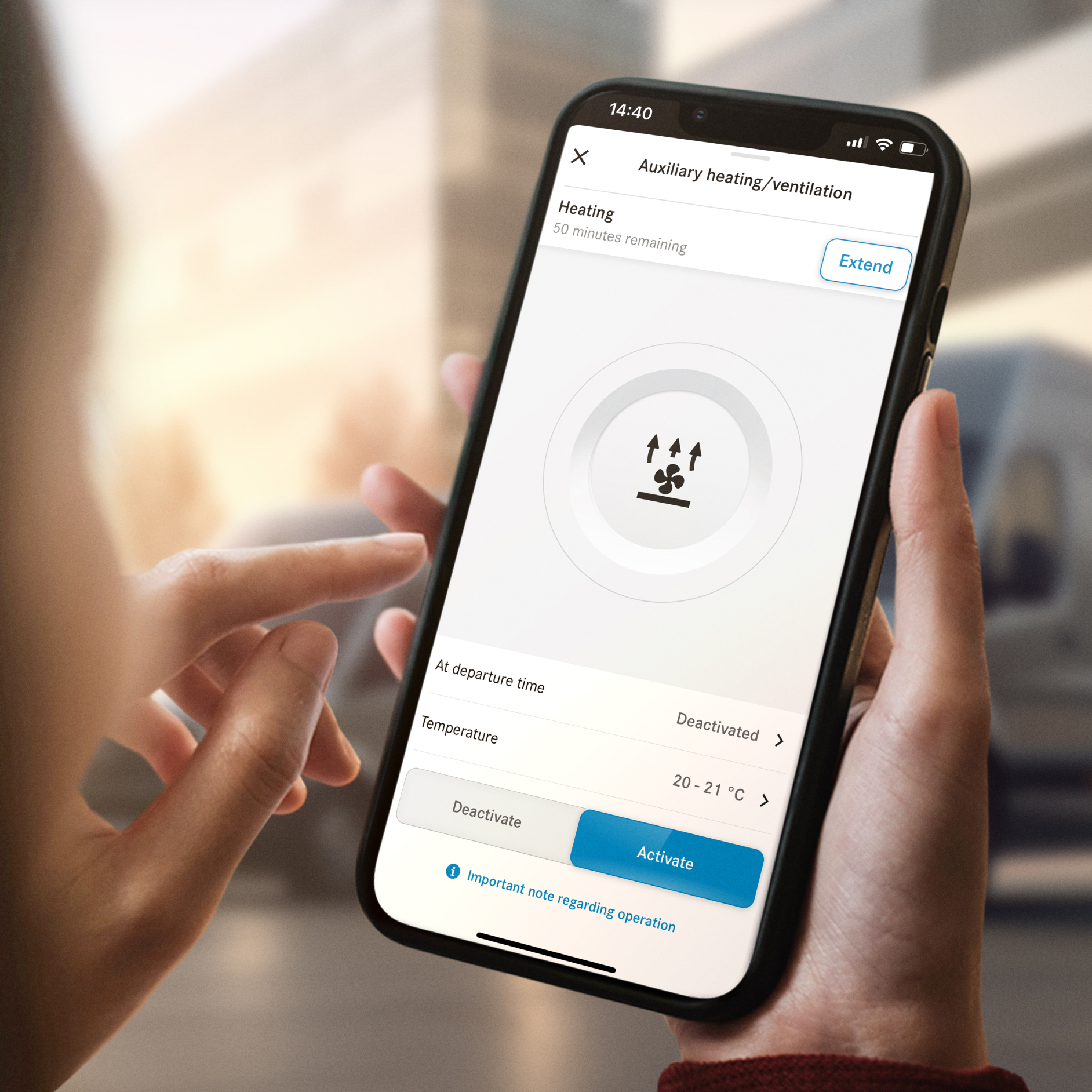 Auxiliary heating/ventilation | Digital Extras | Mercedes-Benz The Auxiliary heating/ventilation function from Mercedes-Benz on a smartphone.
