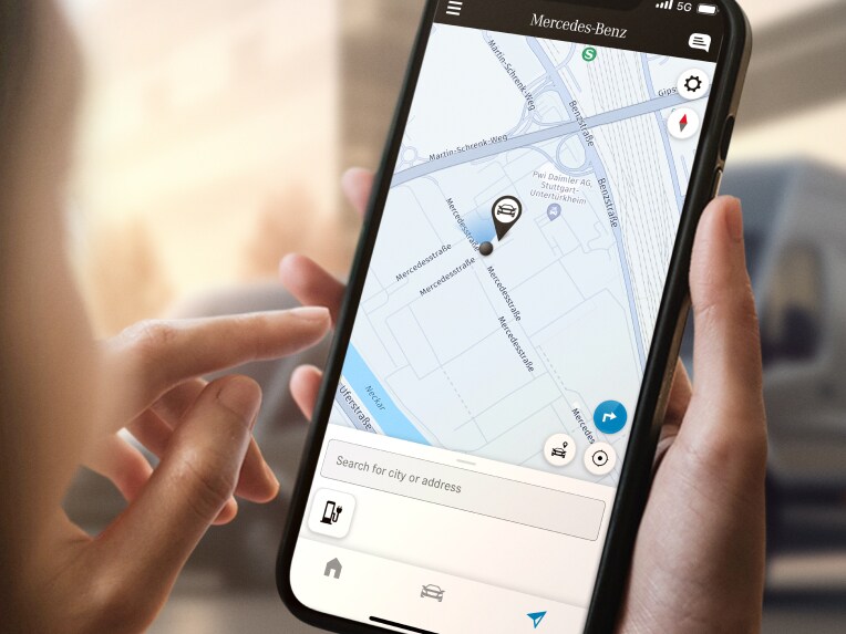 La fonction Emplacement du véhicule de Mercedes-Benz sur un smartphone.