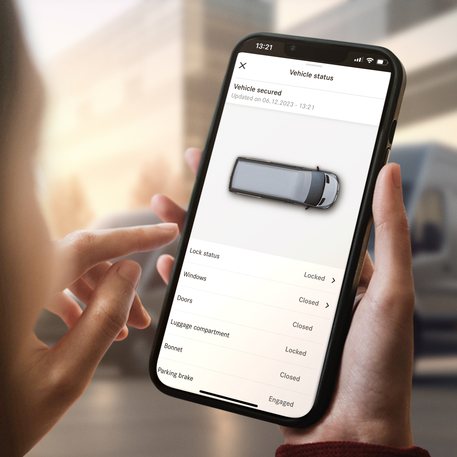 Remote Retrieval of Vehicle Status | Digital Extras | Mercedes-Benz The Remote Retrieval of Vehicle Status function from Mercedes-Benz on a smartphone.