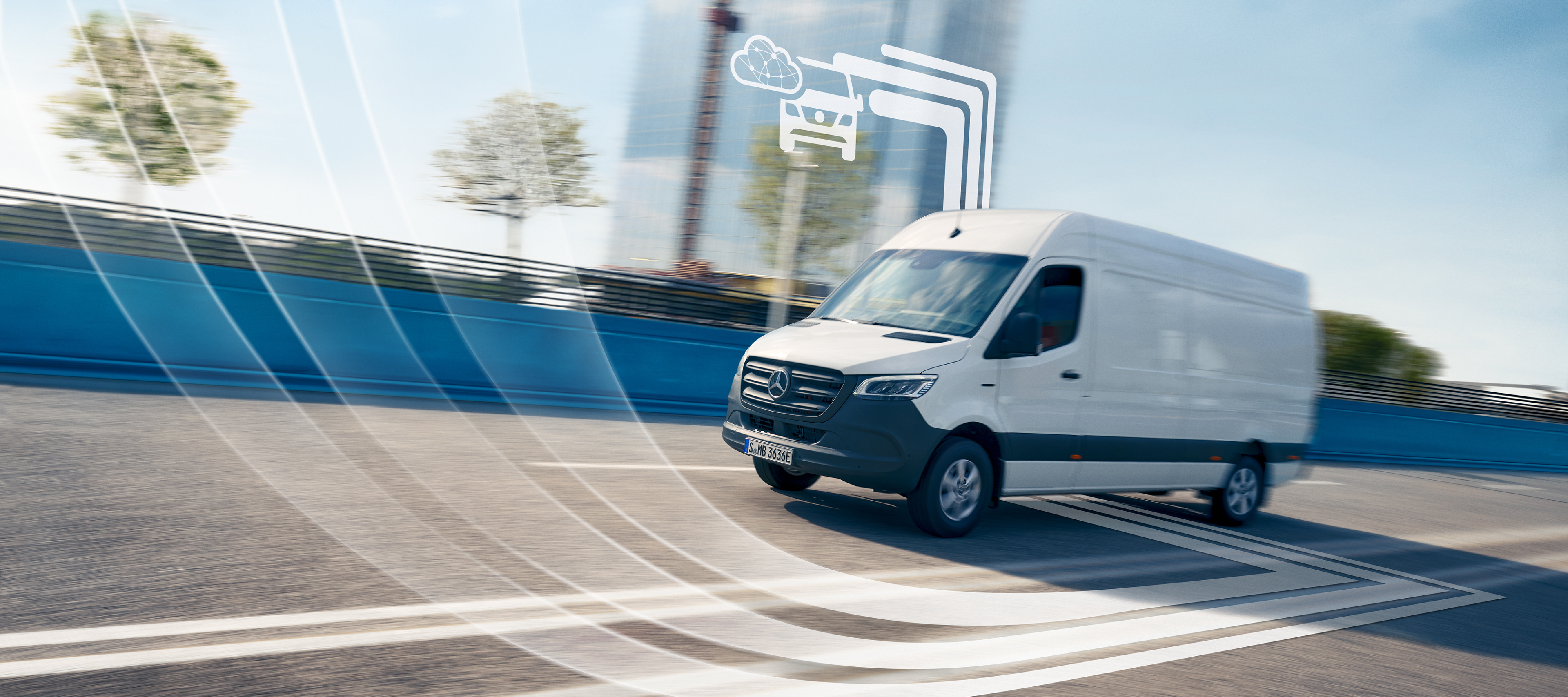Equipement de série | Offres digitales | Mercedes-Benz Un utilitaire léger Mercedes-Benz avec des éléments graphiques représentant les offres digitales.