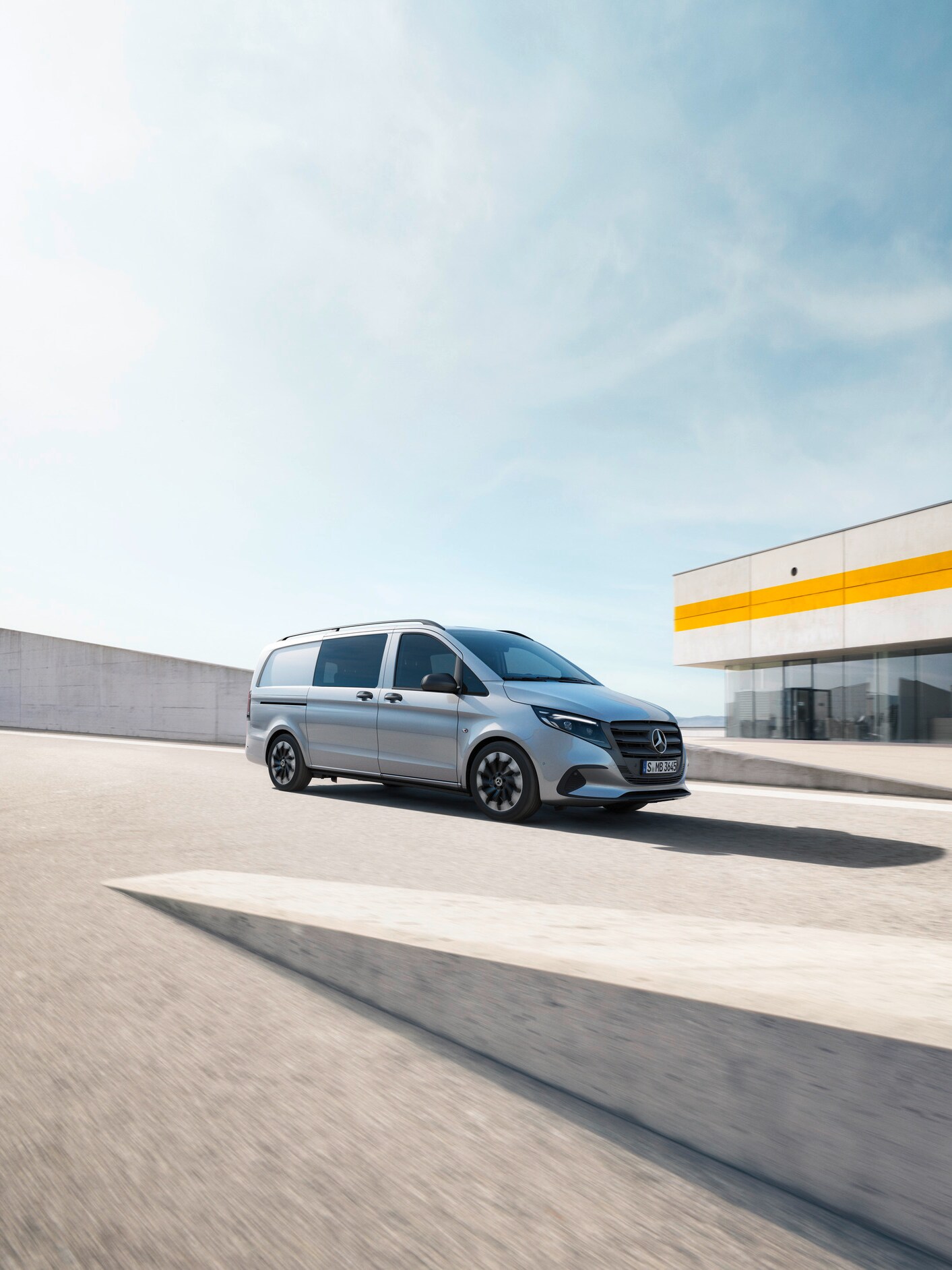 Vito Mixto sul tetto di un autosilo.
