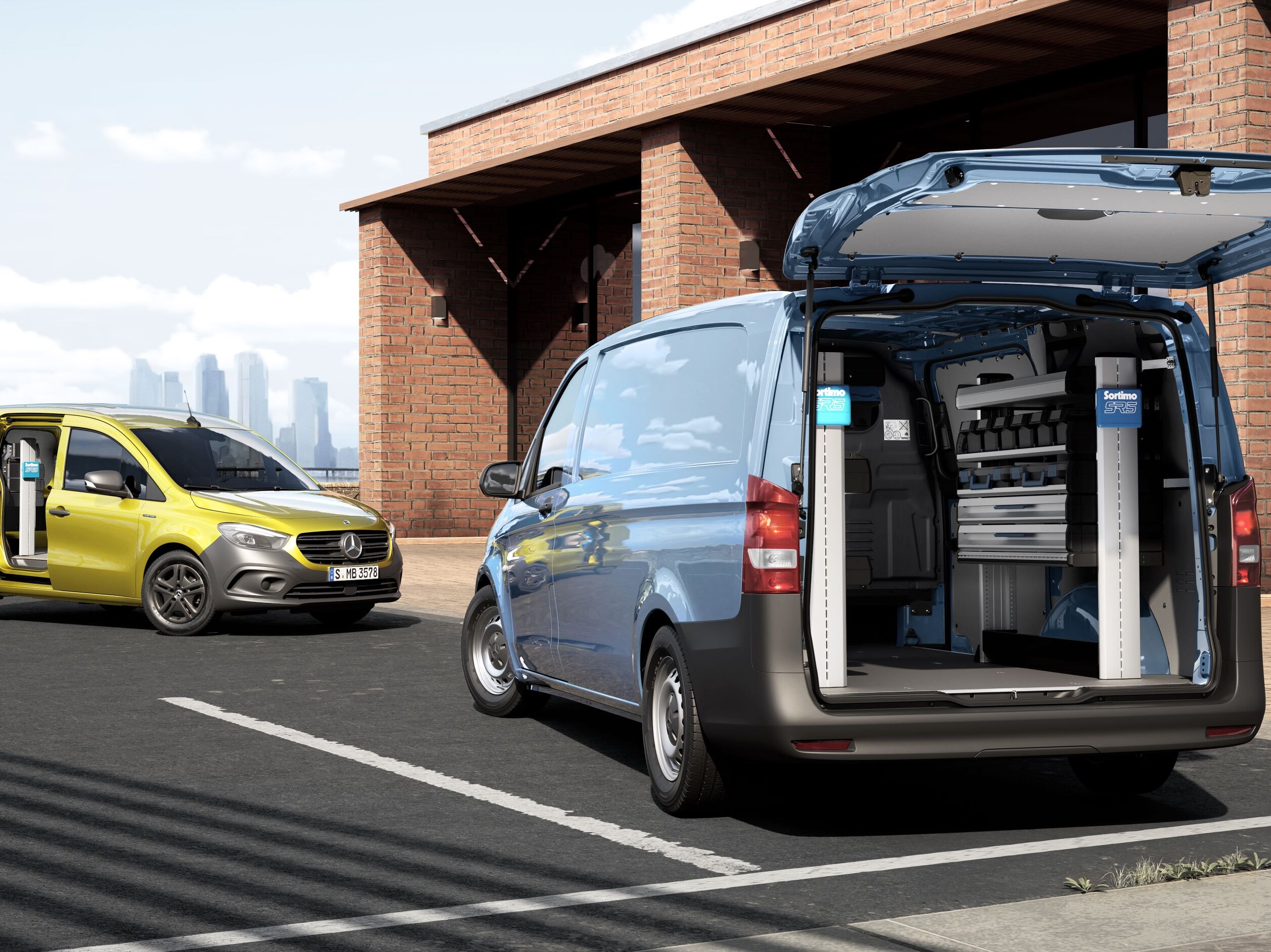 Der Vito und der Citan mit Transporter-Regaleinrichtung.
