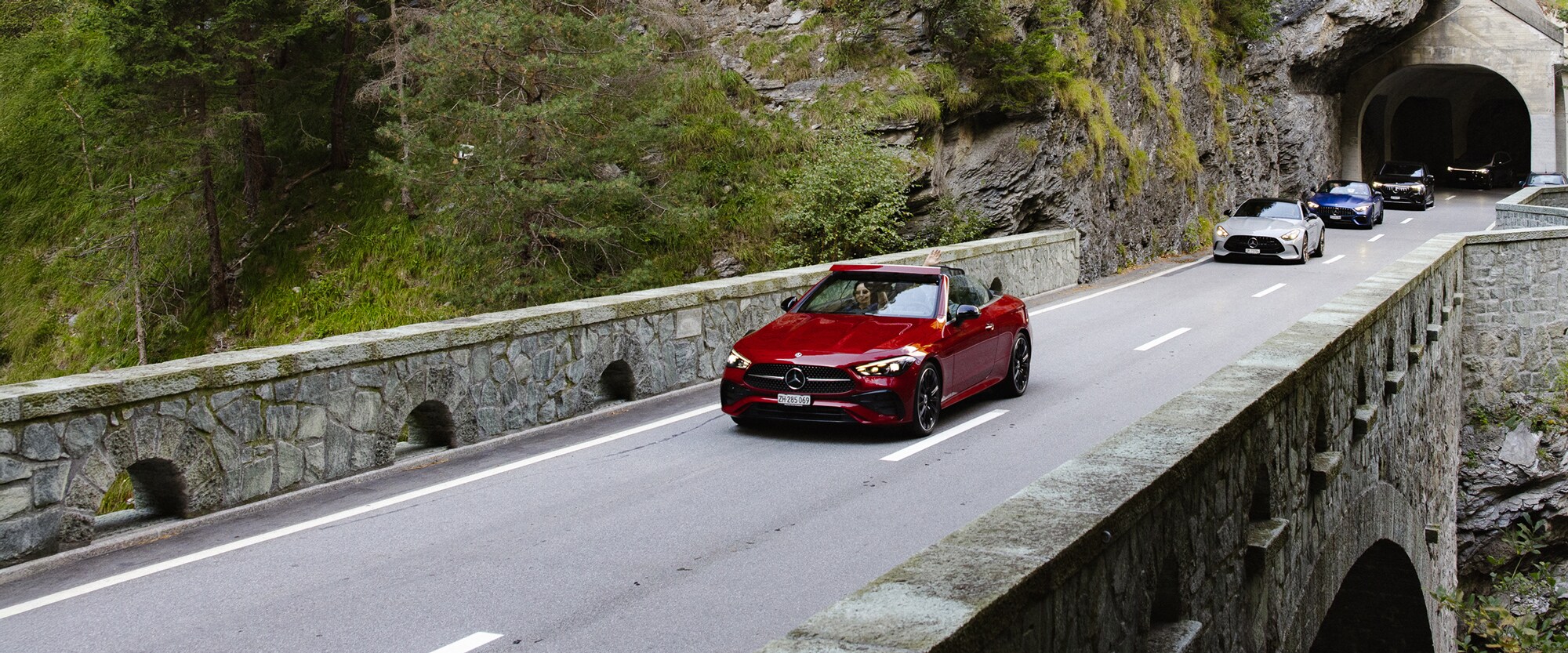 Genusstouren mit kulinarischen Highlights, Lifestyle-Momenten und Mercedes-Benz-Sportwagen.