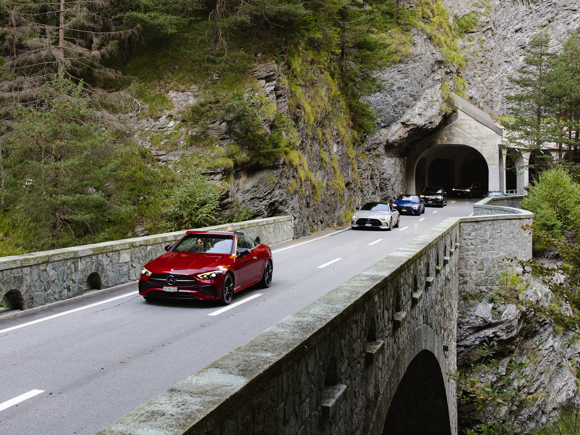 Genusstouren Genusstouren mit kulinarischen Highlights, Lifestyle-Momenten und Mercedes-Benz-Sportwagen.