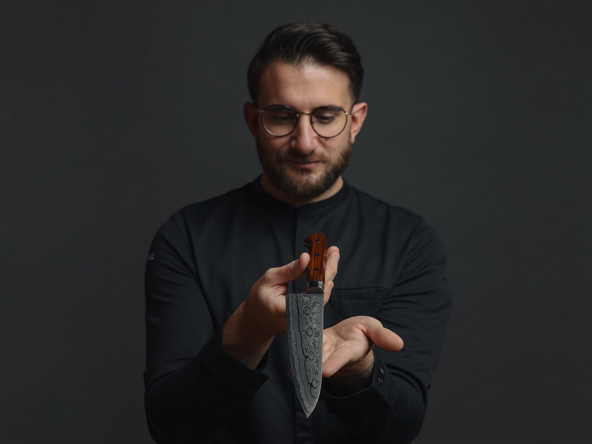 Coltello di Issho Taberu. Lo tiene in mano Marco Campanella.