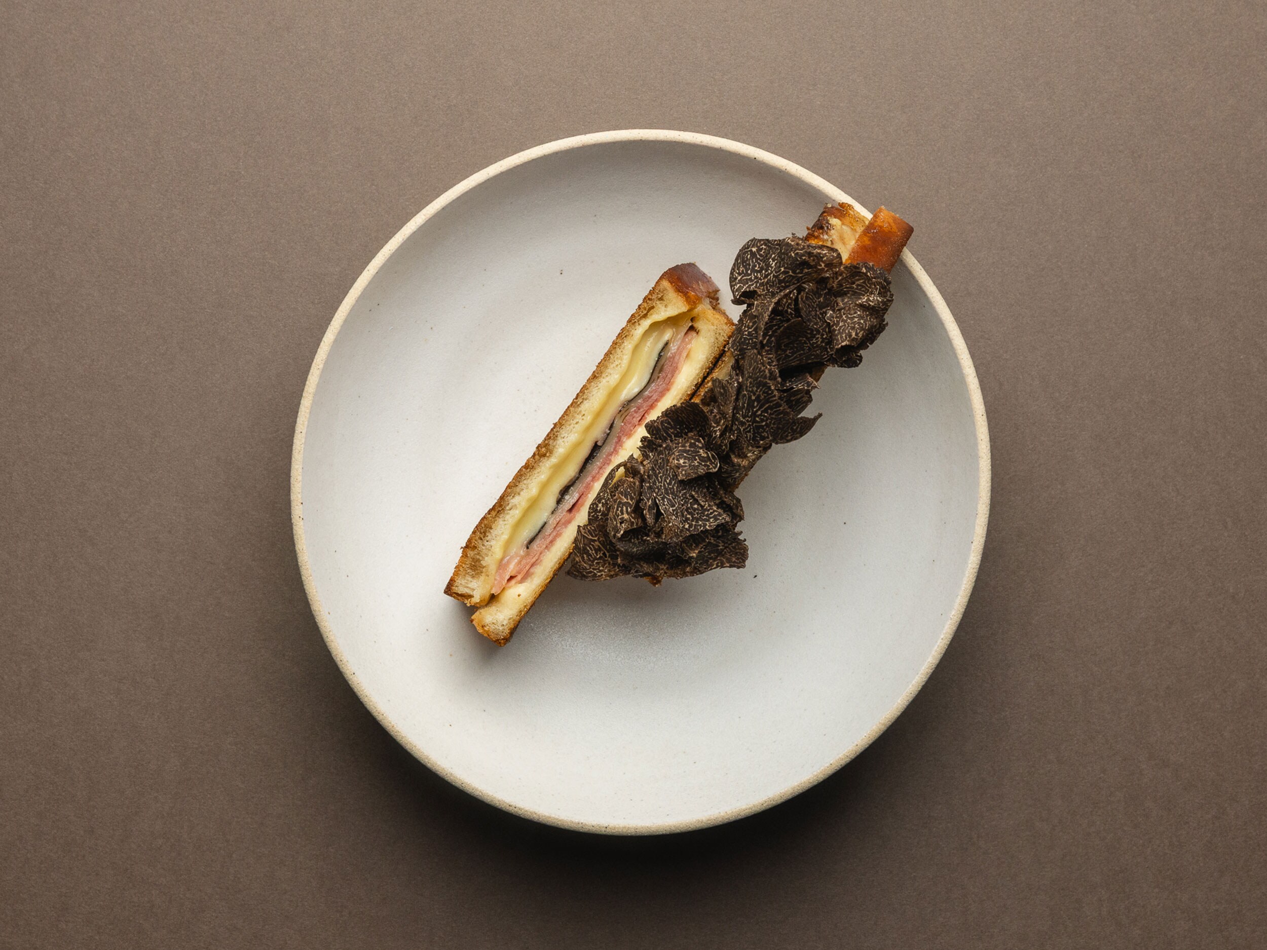 «Einfach Silvio»: un toast jambon-fromage à la truffe.