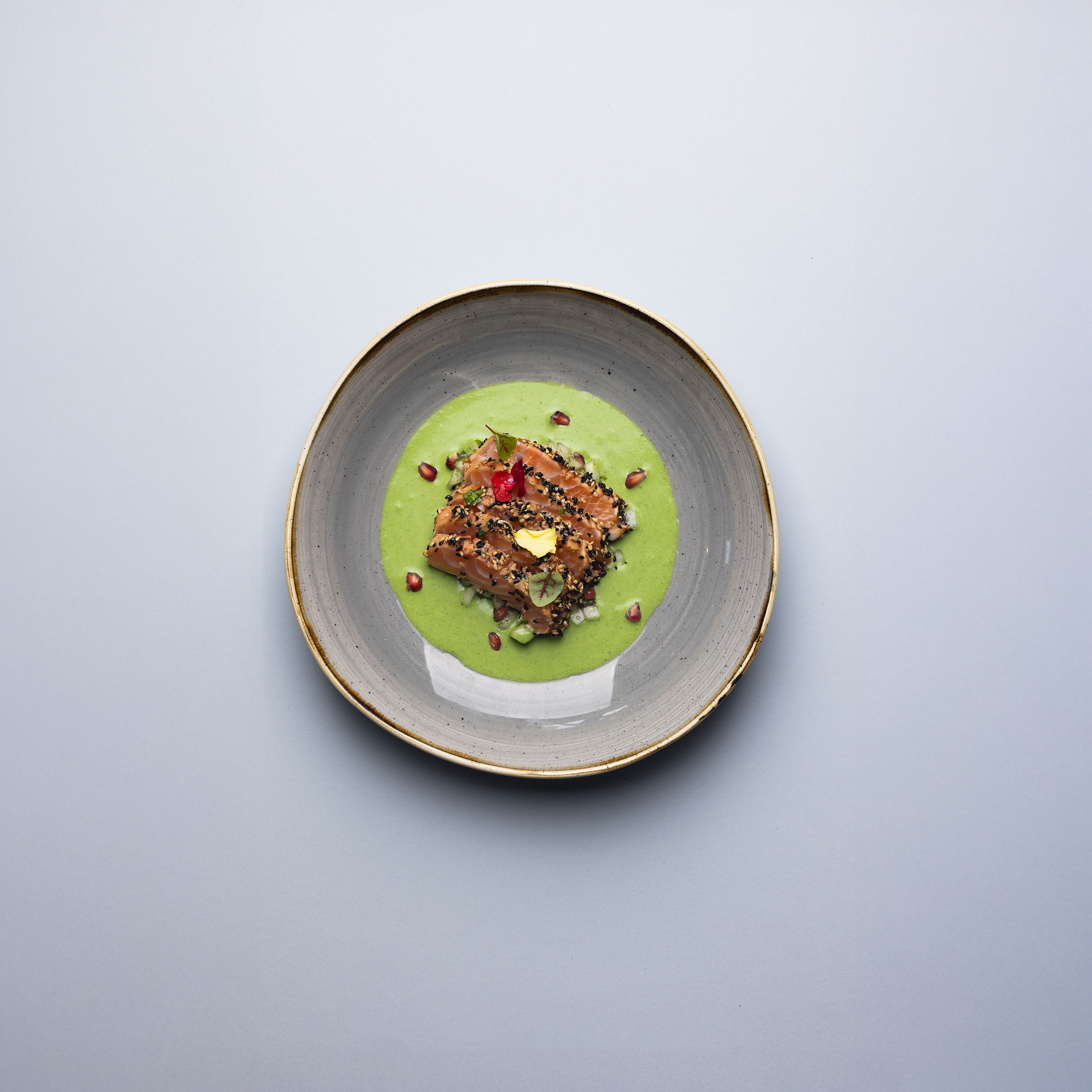 Simplement Guy: tataki di salmone con crema di valeriana. Simplement Guy: tataki di salmone con crema di valeriana.