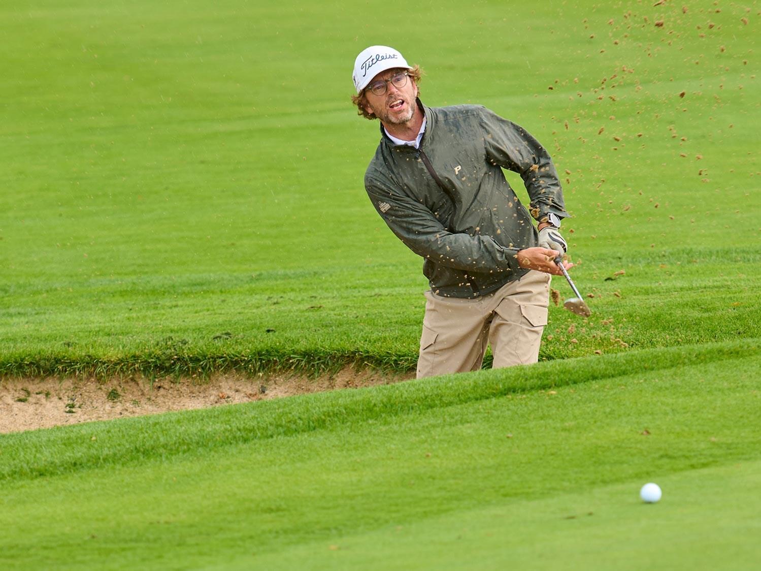 Giocatore di golf al tee