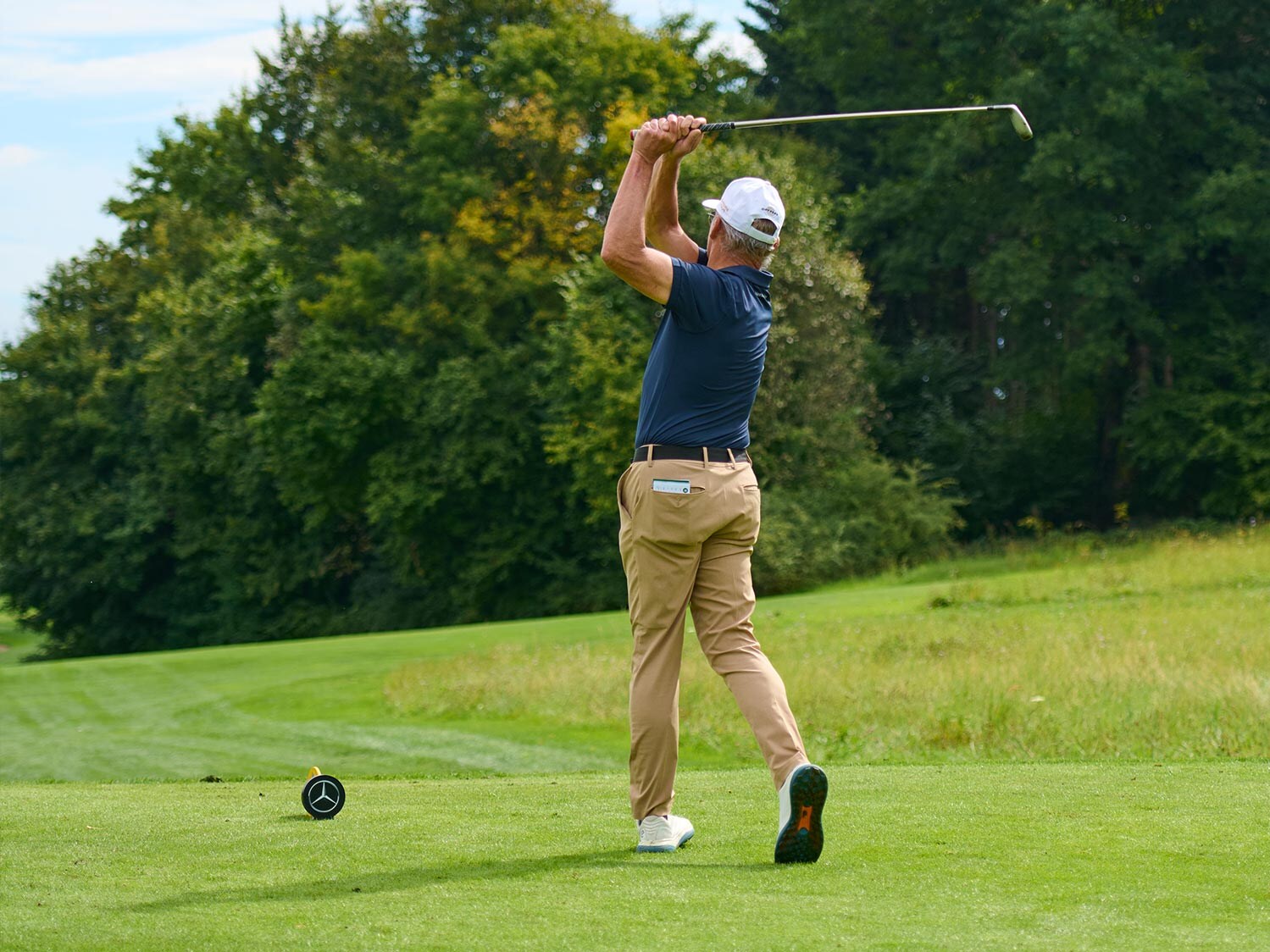 Giocatore di golf al tee