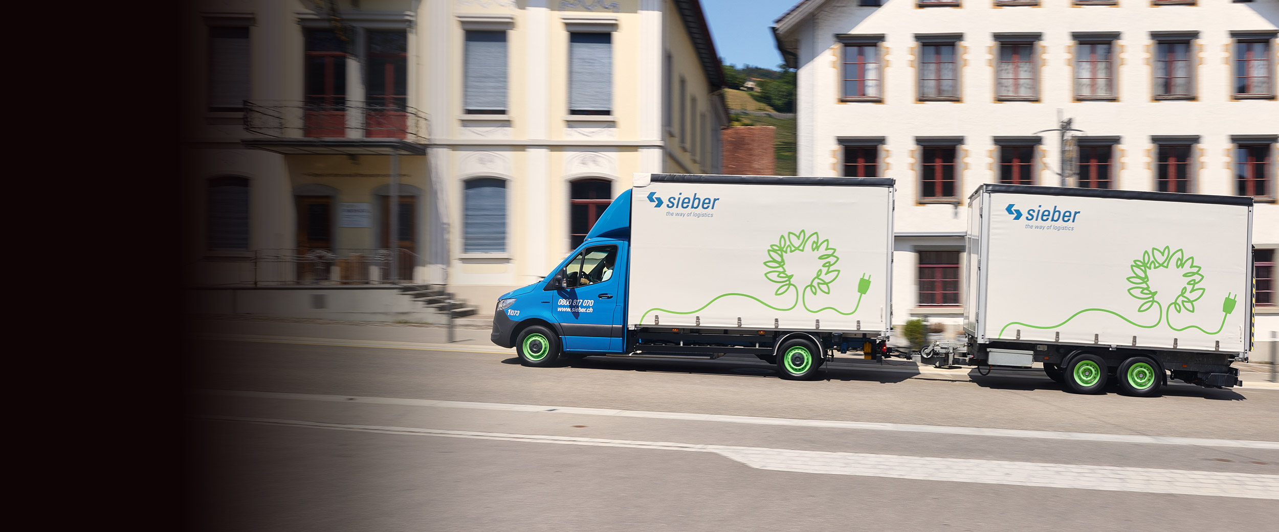 Le Mercedes-Benz eSprinter. Le Mercedes-Benz eSprinter sur la route.