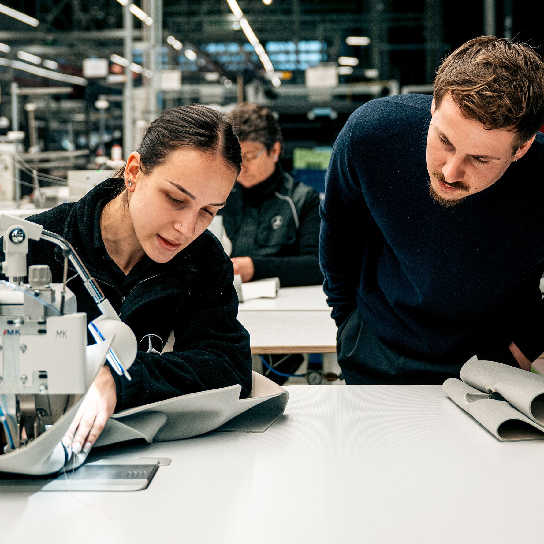 Sattler Jan Prescha zu Besuch in der MANUFAKTUR in Sindelfingen