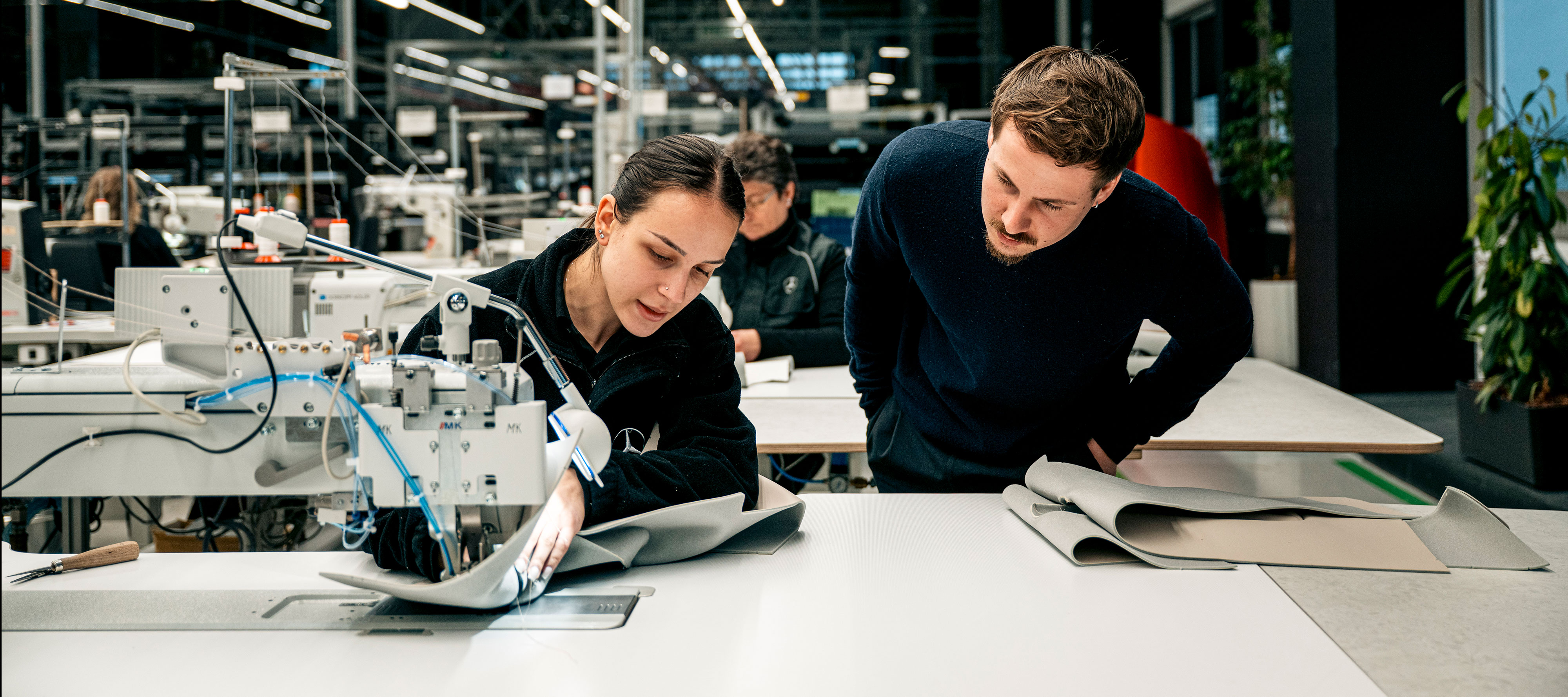 Sattler Jan Prescha Le sellier Jan Prescha en visite à la MANUFAKTUR à Sindelfingen