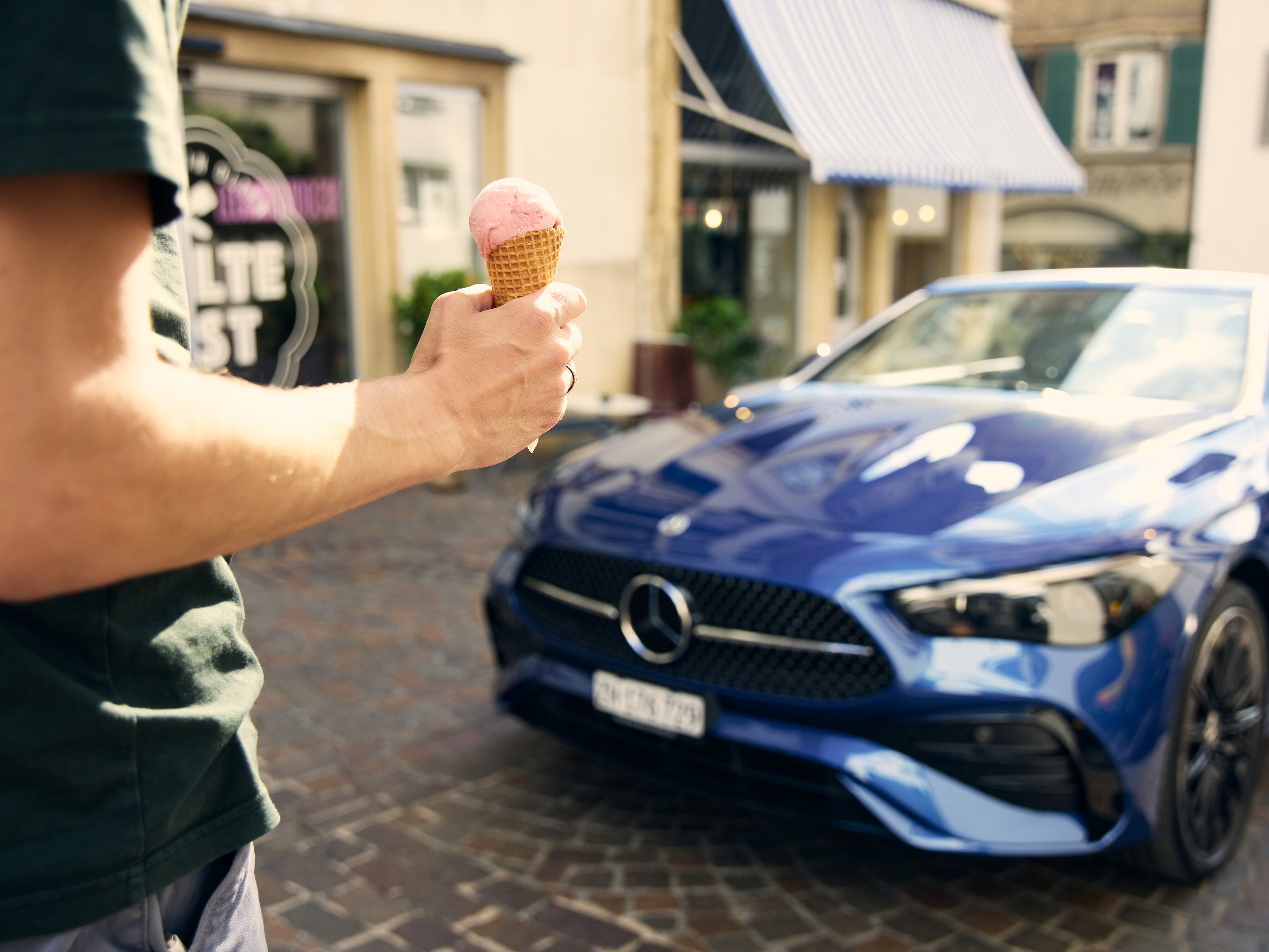 Mit dem CLE Cabriolet zu Besuch in der Gelateria «KALTE LUST»