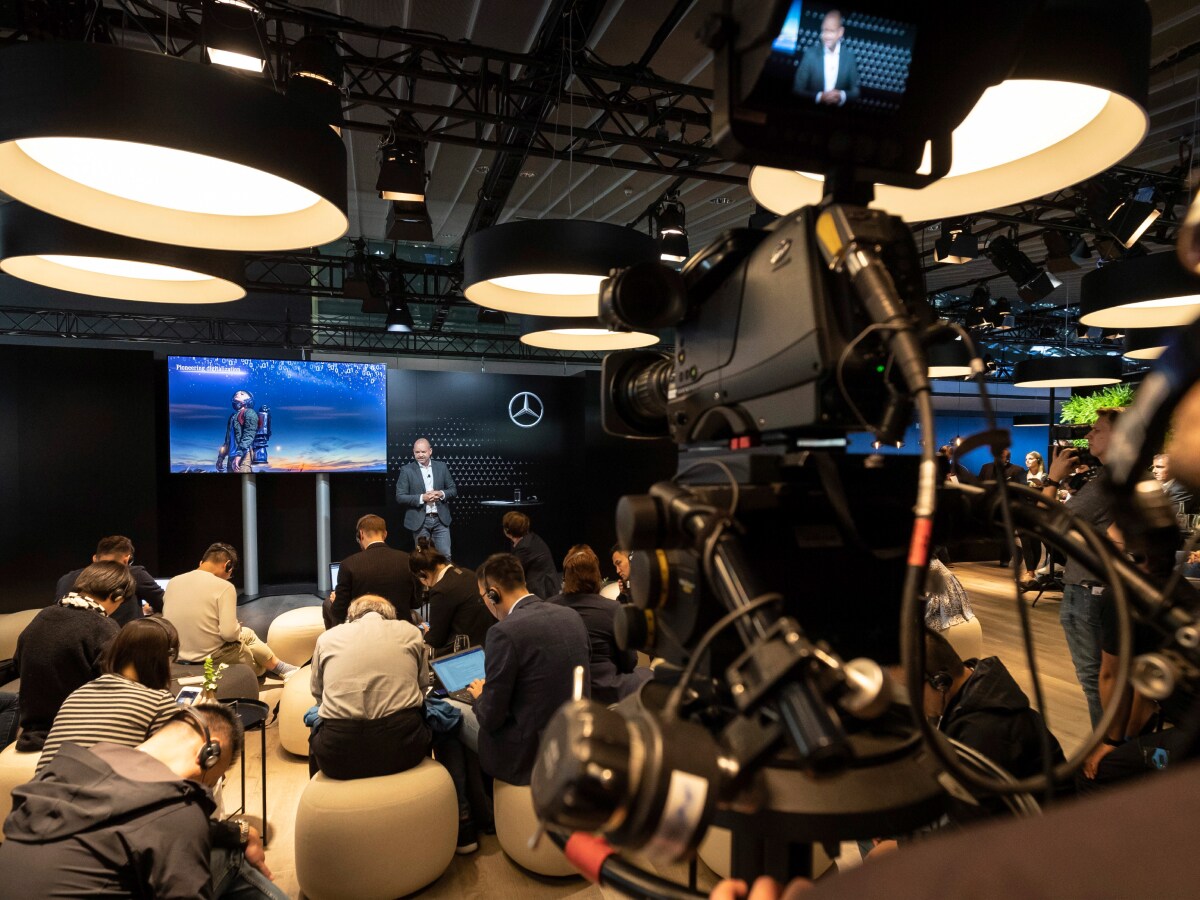 Lokale Medienarbeit | Mercedes-Benz Schweiz