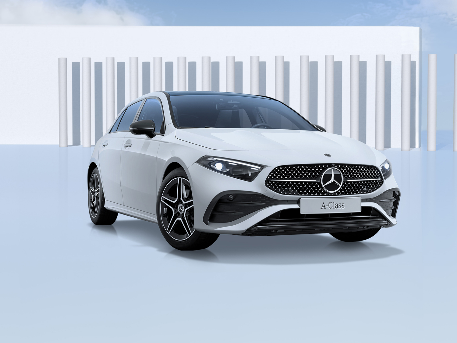 A-Klasse «EQ Star». Weisse Mercedes A-Klasse in moderner, heller Kulisse.