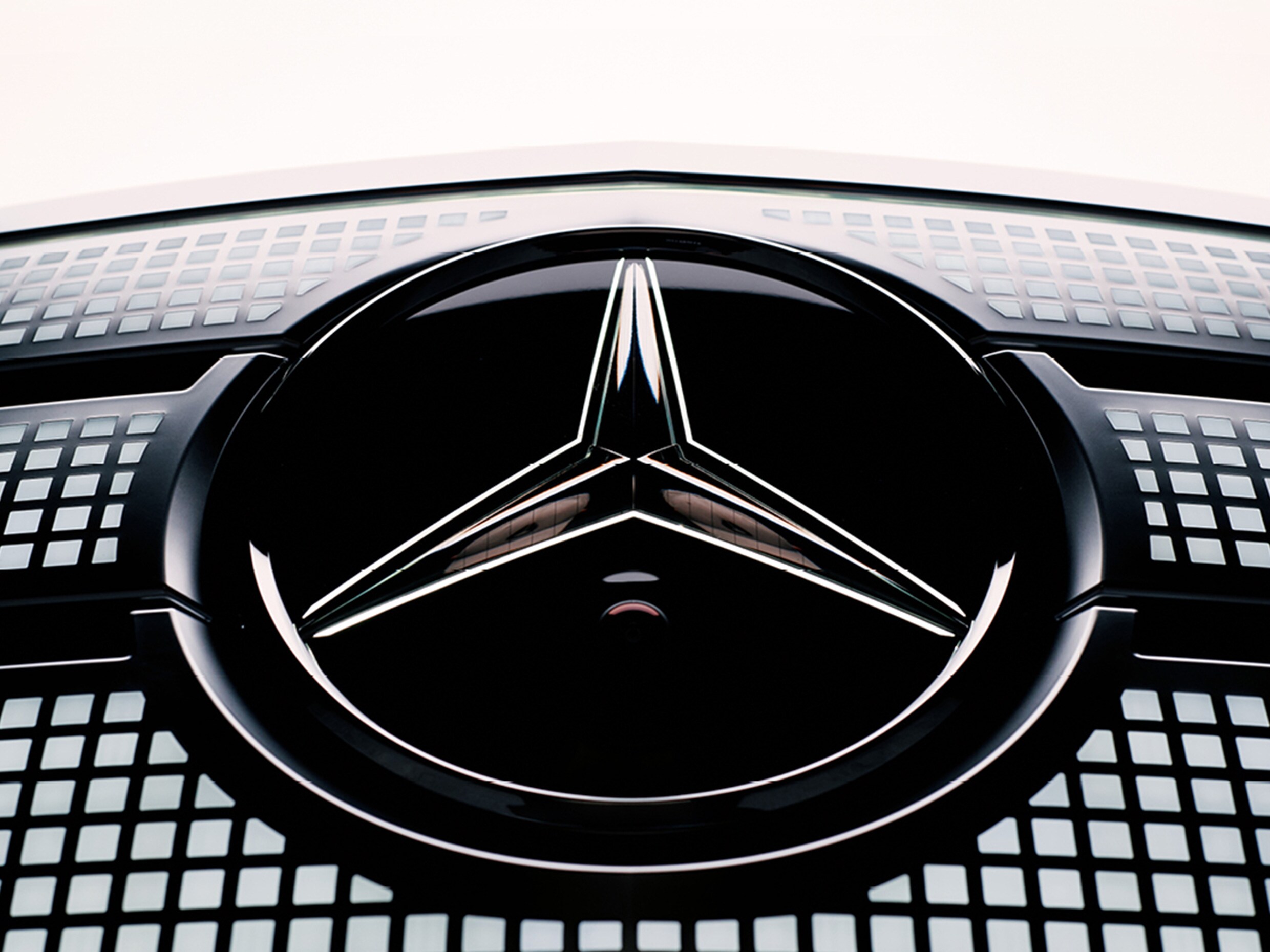 Gros plan de l’étoile Mercedes-Benz