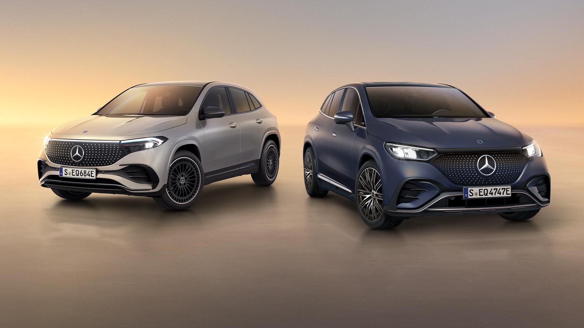 Due veicoli elettrici di Mercedes-Benz al tramonto