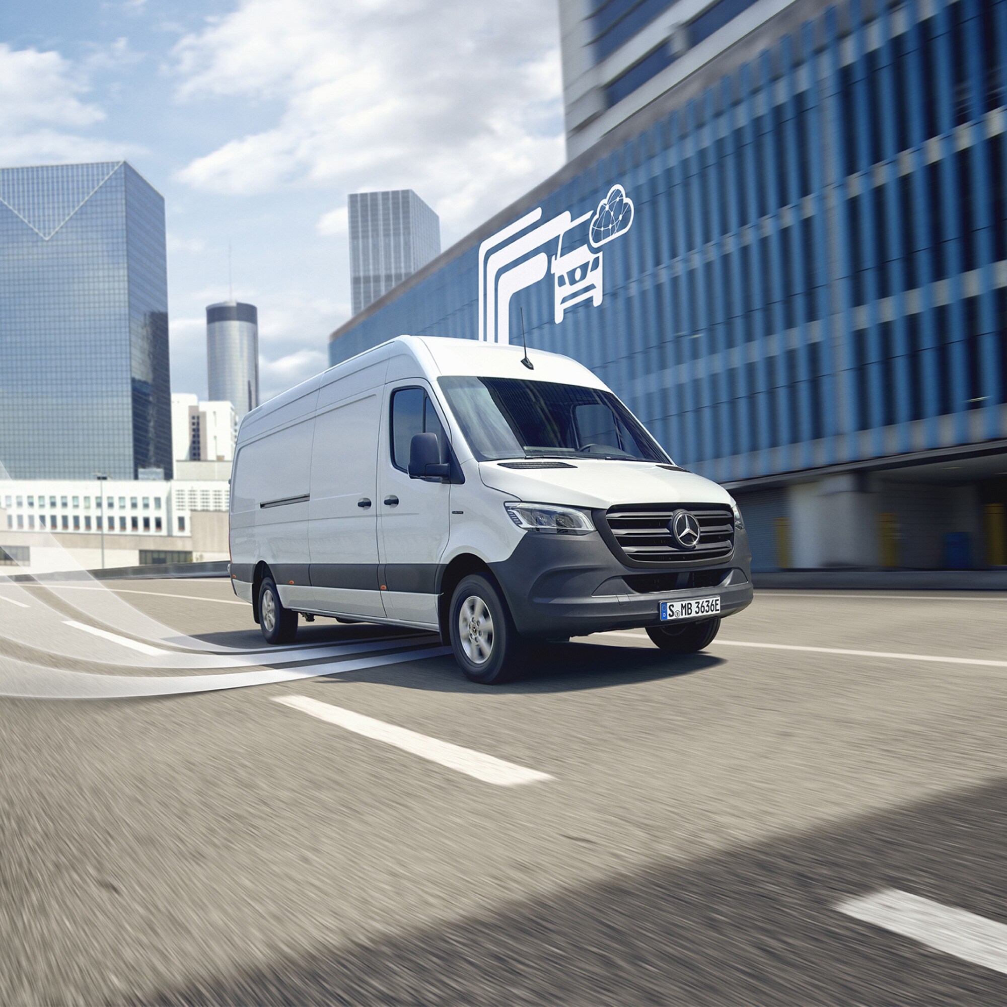 Un utilitaire léger Mercedes-Benz avec des éléments graphiques représentant les offres digitales.