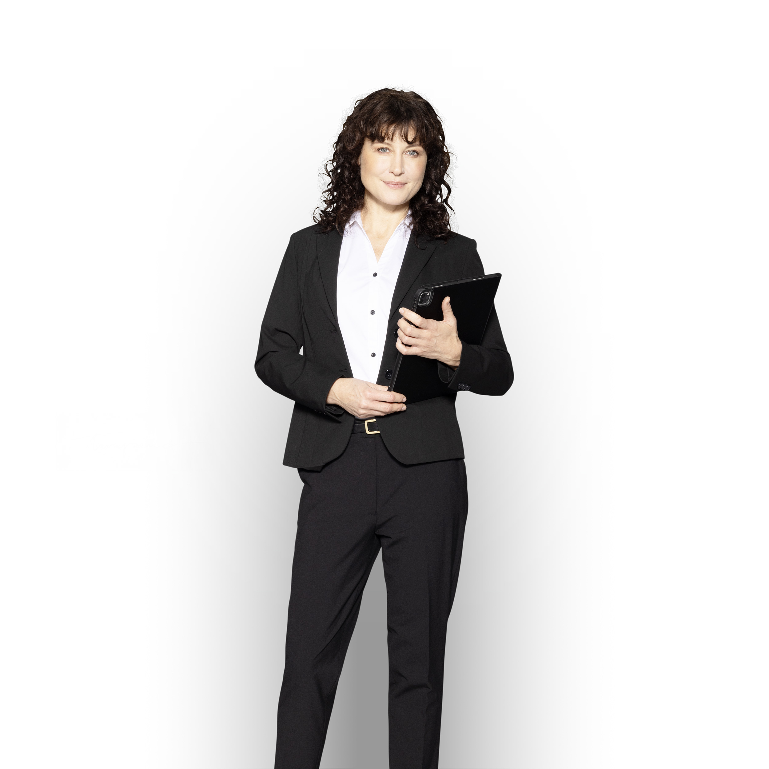 Mercedes-Benz | Van ServiceCare Un responsabile vendite Mercedes-Benz con un tablet pronto a informare sui pacchetti di assistenza.