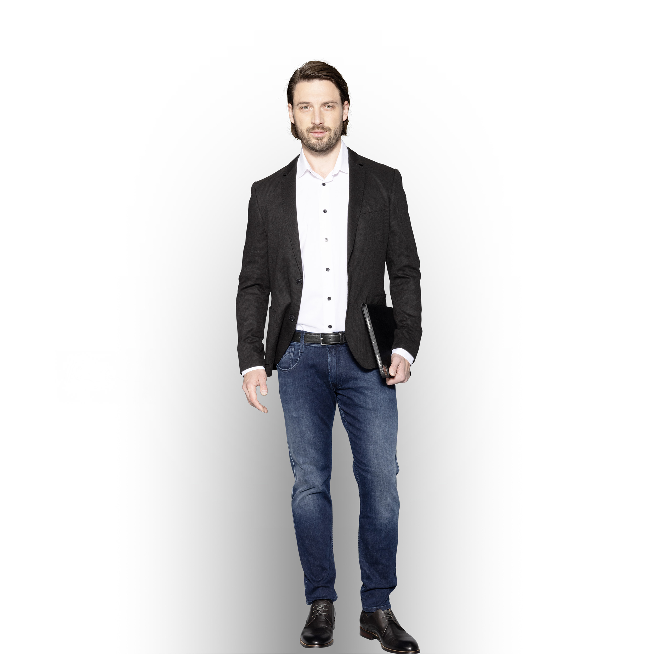 Mercedes-Benz | Servizio assistenza veicoli commerciali Un consulente del servizio assistenza sorridente, pronto ad aiutarti nella gestione della tua flotta di veicoli Mercedes-Benz.