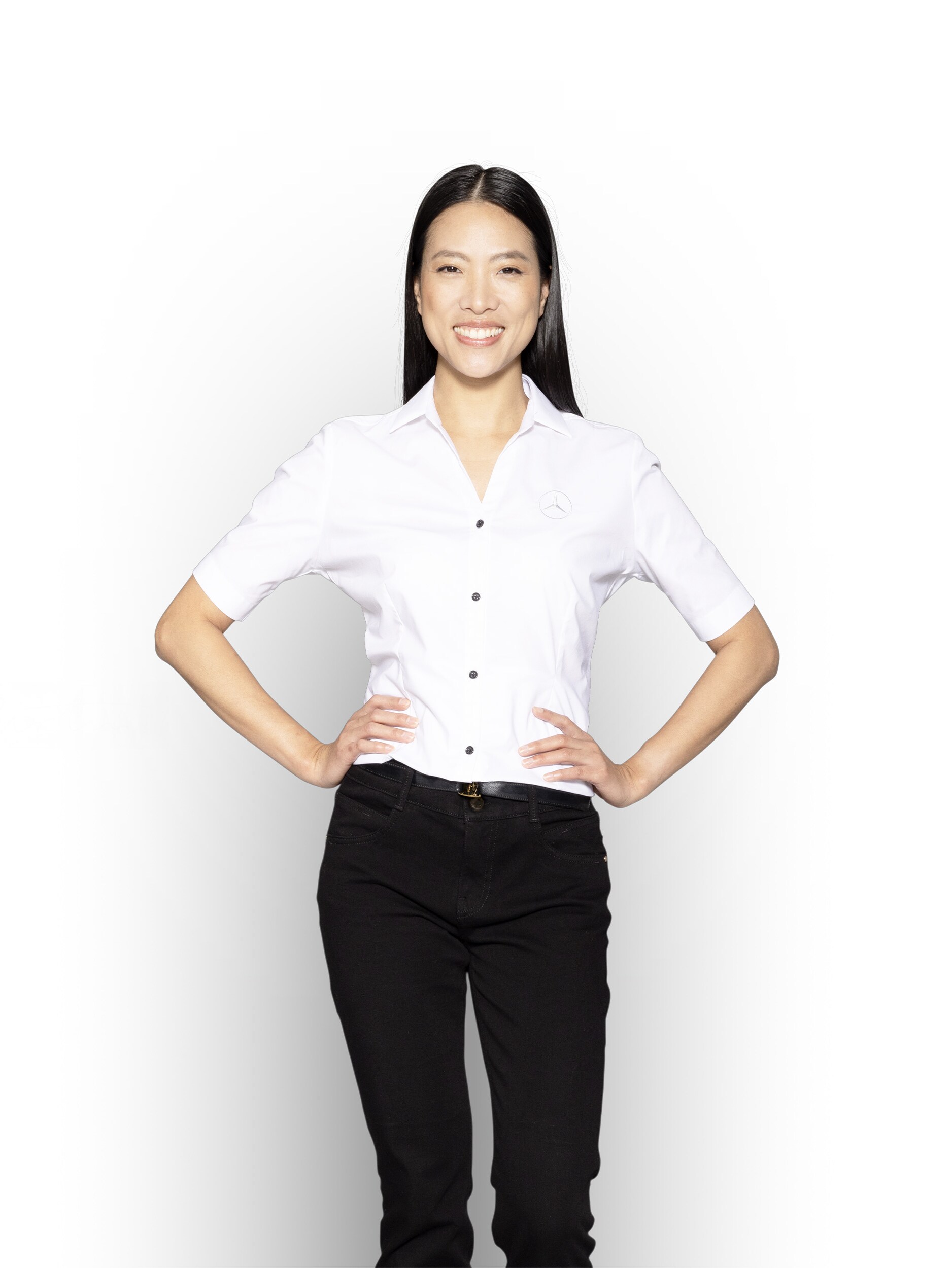 Ein Mercedes-Benz Serviceberater informiert über Konnektivitätslösungen