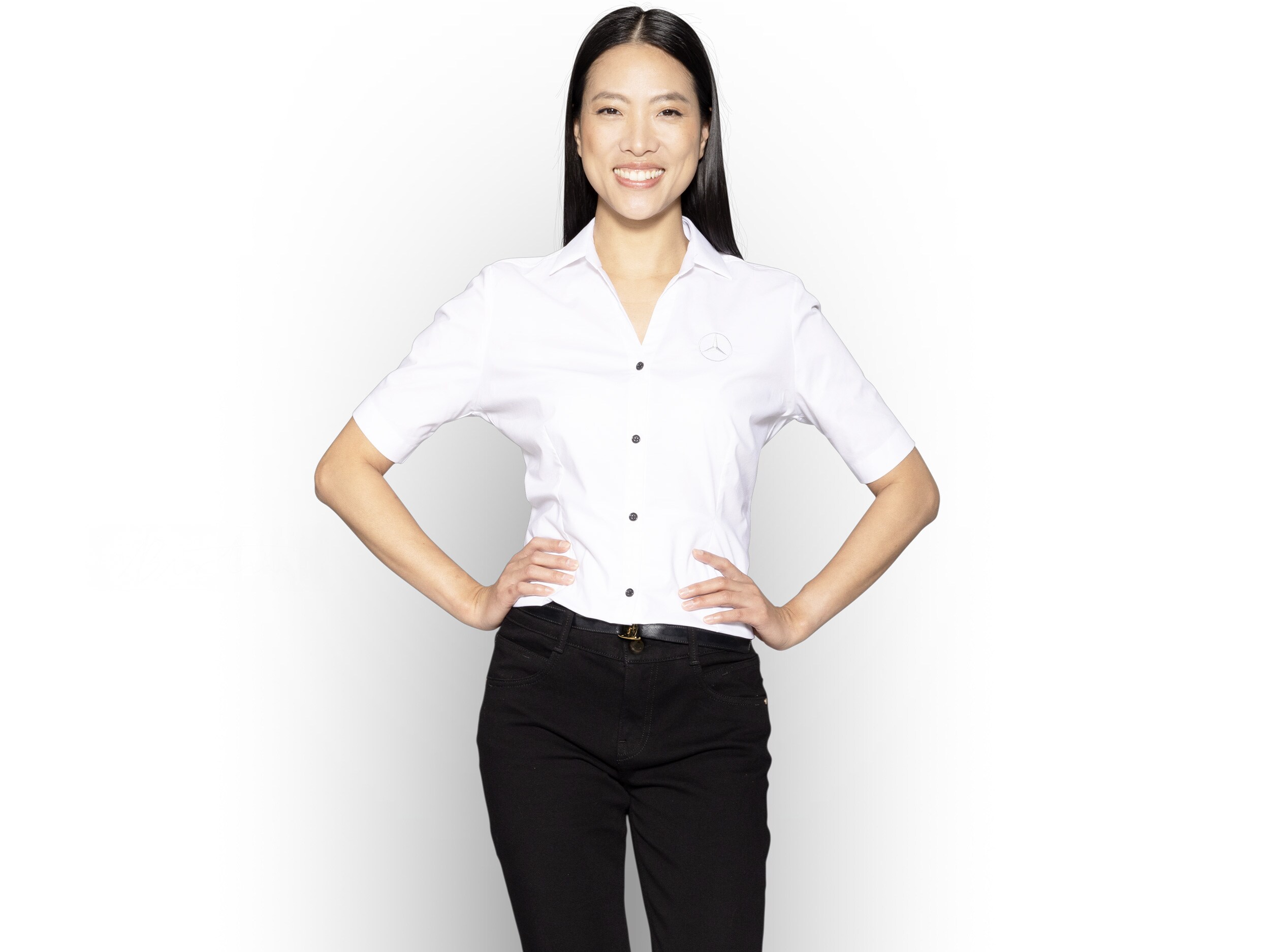 Un consulente del servizio assistenza Mercedes-Benz pronto a informare sulle soluzioni di connettività